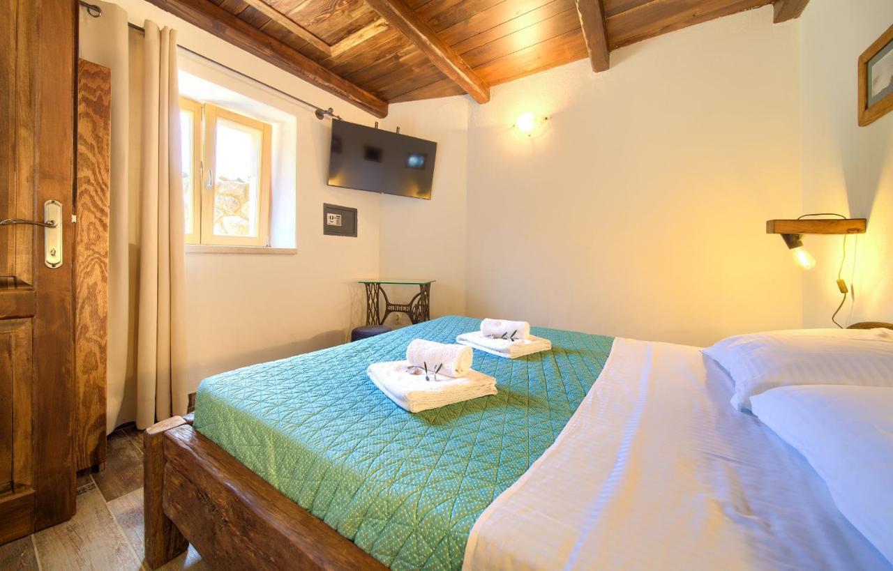 Stone Mill House Villa Vrh  Buitenkant foto